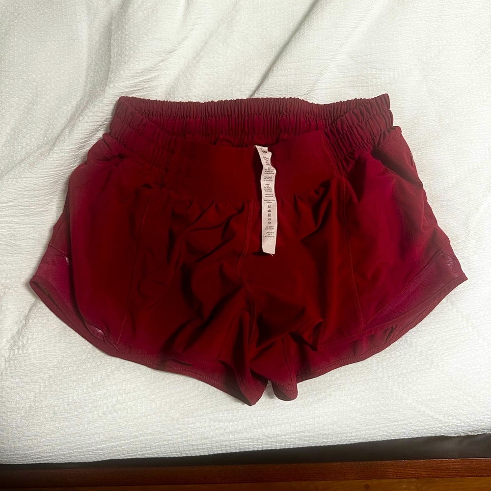 Lululemon Hotty Hot 2.5” Size 6
